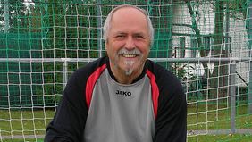 Warum nicht noch mal den Klub wechseln? Bernd Fucker steht im Alter von 71 Jahren im Tor des FC Eintracht Oberrodenbach. Foto: privat