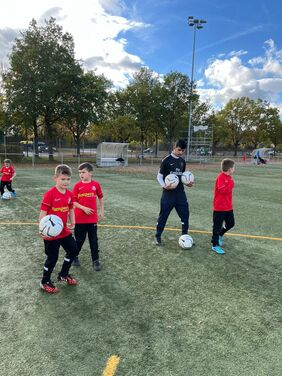 Die Kinder der "Sport & Wort"-Woche 2022 hatten sichtlich Spaß bei den Trainingseinheiten. Foto: KSV Hessen Kassel e.V. 