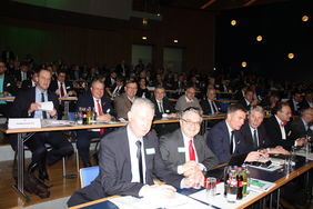 Die Delegierten des Hessischen Fußball-Verbandes beim DFB-Bundestag. Fotos: Gast