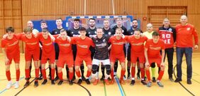 Im Endspiel der Schlüchterner Futsal-Kreishallenmeisterschaften standen sich die SG Huttengrund (vorne) und die SG Schlüchtern gegenüber.

Foto von: Volker Schulteis

