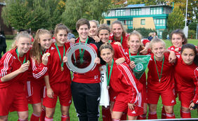 Die hessischen U18-Frauen bejubeln ihren Turniersieg beim U18-Länderpokal in Duisburg. Foto: Zinsel