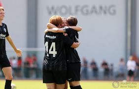 Freude über den Einzug in die nächste Pokalrunde bei Eintracht Frankfurt. [Foto: Bernd Höppler]