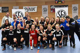 Großer Jubel bei den C-Juniorinnen des 1. FFC Frankfurt über den Titel bei den Süddeutschen Futsal-Meisterschaften. [Foto: 1. FFC Frankfurt]