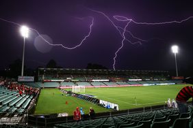 Lebensgefahr - Blitzeinschläge bei Fußballspielen forderten bereits Todesopfer [Foto: Getty Images]