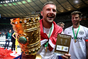 Frankfurts Spieler Ante Rebic nach dem Gewinn des DFB-Pokals 2019. Foto: getty images