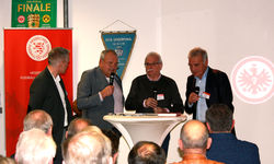 Talkrunde mit Harald Gärtner, Moderator Harald Stenger, Klaus Schmidt und Bernd Stöber (v.l.). Foto: Aylin Witt