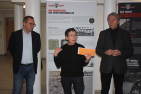 Im Rahmen der Eröffnungsworte (v.l.): Andreas Klages, Helga Roos und Rolf Hocke. Foto: Gast
