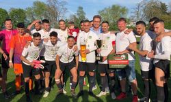  Geglückte Revanche: Kreispokalsieg 2019 für den SV Pars Neu-Isenburg. [Foto: Jörg Wagner]