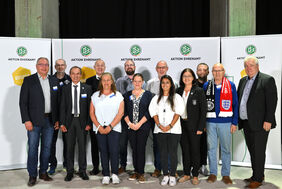 Gruppenfoto mit DFB-Präsident, Landesehrenamtsbeauftragtem und den hessischen Teilnehmer*innen. Foto: DFB