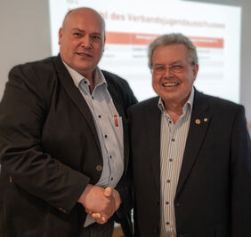 Carsten Well (re) und Joachim Schmolt gehen als Verbandsjugendwart und Stellvertreter auch in die nächste Amtsperiode. Alle Fotos: Schäfer