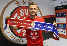 SVWW-Kapitän David Blacha mit dem DFB-Pokal-Schal und –Shirt. Foto: svww.de