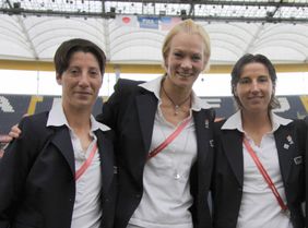 Marina Wozniak, Bibiana Steinhaus, Katrin Rafalski (v.l.n.r.) bei der WM 2011 (Bild: Hartenfelser)