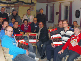 Teilnehmer mit den neuen Lehrgangsordnern im Sportheim des FSV Lieblos, Foto: privat