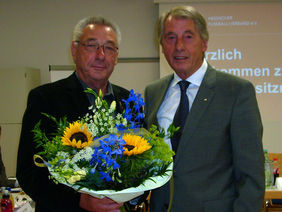 Karl-Heinz Blumhagen mit HFV-Präsident Rolf Hocke