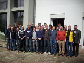 Die Teilnehmer/innen des C-Lizenz-Fortbildungslehrgangs in der Sportschule Grünberg. Ganz links Referent Ottmar Klauss (Kelkheim).