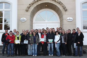 "Team 2011"-Mitglieder vor der "Krombacher Brauerei". Foto: Nicole Schonert