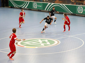 Fußball in der Halle wird nach Futsal-Regeln gespielt. Foto: getty images