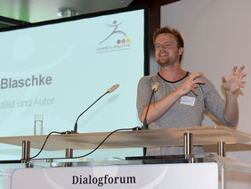 Journalist und Referent Ronny Blaschke hält den Vortrag. Foto: getty images