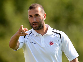 Trainer Daniyel Cimen und sein Team Rot-Weiss Frankfurt haben weiterhin eine Chance auf den Aufstieg in die Regionalliga. Foro: getty images