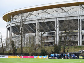 Das Finale der Frankfurter Bolzplatzliga findet vor der Commerzbank-Arena statt. Foto: getty images