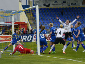 Deutscher Torjubel: Stefanie Sanders freut sich über ihren Treffer beim 5:0-Sieg gegen Gastgeber Island. Foto: getty images