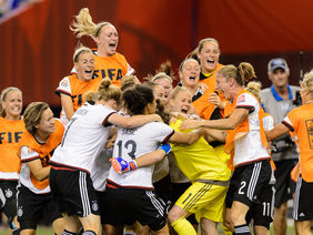 Ausgelassener Jubel herrschte bei den deutschen Fußball-Frauen nach dem gewonnenen Elfmeterschießen gegen Frankreich. Foto: getty images