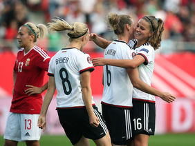 Die deutschen Fußball-Frauen wollen auch gegen Russland viele Tore bejubeln. Foto: getty images