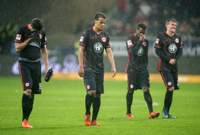 Nicht nur bildlich stehen die Spieler der Frankfurter Eintracht aktuell im Regen. Foto: GettyImages