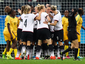 Jubel bei der Deutschen Frauen-Nationalmannschaft - der Olympia-Start ist geglückt. Foto: getty images