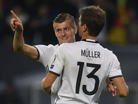 Torschützen unter sich: Toni Kroos und Thomas Müller feiern einen Treffer. [Foto: Getty Images]