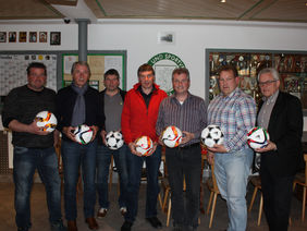 Der TSV Eifa empfing HFV-Präsident Rolf Hocke (2.v.l.), Kreisfußballwart Achim Quehl (2.v.r.) und HFV-Geschäftsführer Gerhard Hilgers (r.). Foto: Fink