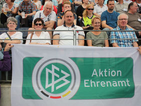 Ehrenamtssieger beim Dankeschön-Wochenende in der Commerzbank-Arena beim Spiel Eintracht Frankfurt - Borussia Dortmund. Foto: Hartwig