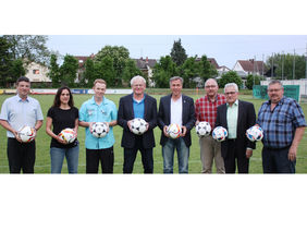 Gemeinsames Gruppenfoto mit den Teilnehmern des Vereinsdialoges in Dieburg. Foto: Stehling