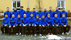 Die Hanauer Schiedsrichter in ihren schicken neuen Trainingsanzügen. Foto: privat