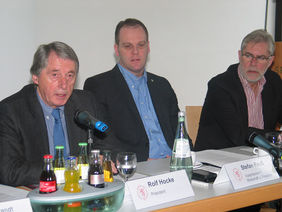 Leitete die Vorstandssitzung gewohnt souverän: Rolf Hocke (links). Neben ihm Stefan Reuß und Walter Biba. Foto: Anne Lange