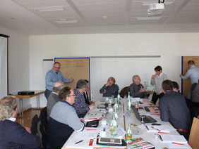 Kreisfußballwarte diskutieren über Themen für die Ausführung der Zukunftsstrategie Amateurfußball. Foto: Gast