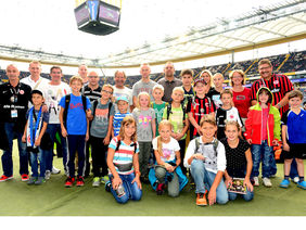 So sehen Sieger aus! Doppelsieger des letzten Gewinnspiels war die Jugendmannschaft des VfL Michelstadt Foto: Eintracht Frankfurt